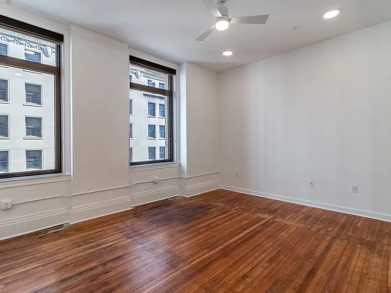Mutual on Main Apartments — Photo 29
