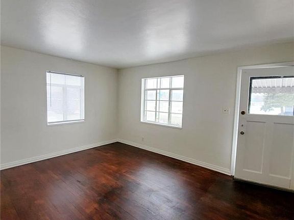 5th image of 1321 S Edwin C Moses Blvd