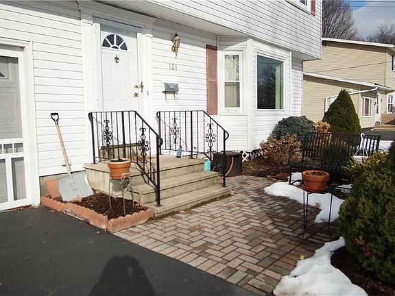 3rd image of 121 Meadow River Dr