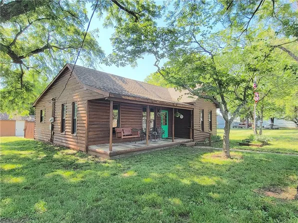 39116 Walthall St, Osawatomie, KS 66064