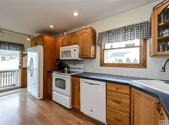 3rd image of 3958 Maywood Dr