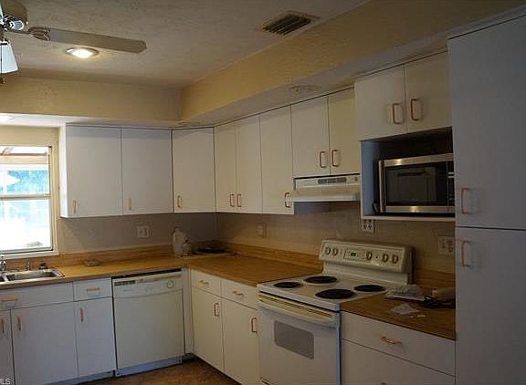 3rd image of 3565 Tropical Point Dr