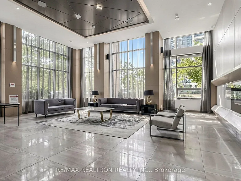 18 Uptown Dr #102 — Photo 10