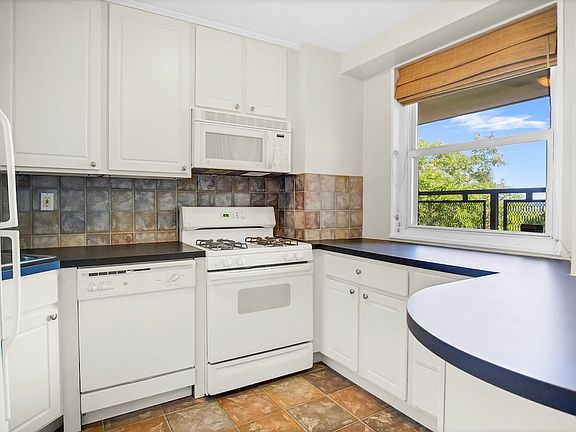 3rd image of 5800 Arlington Ave APT 5K