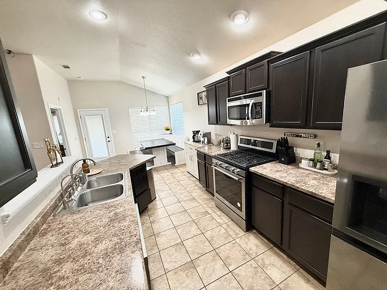 9915 Lamar Ave — Photo 14