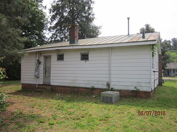 4th image of 2213 Hill St