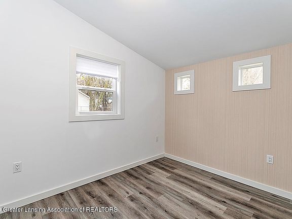 3rd image of 4213 Richmond St