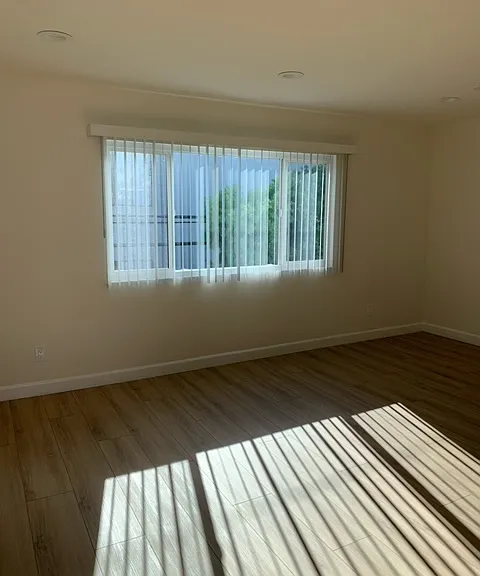 1122 Linden Ave #15 — Photo 2