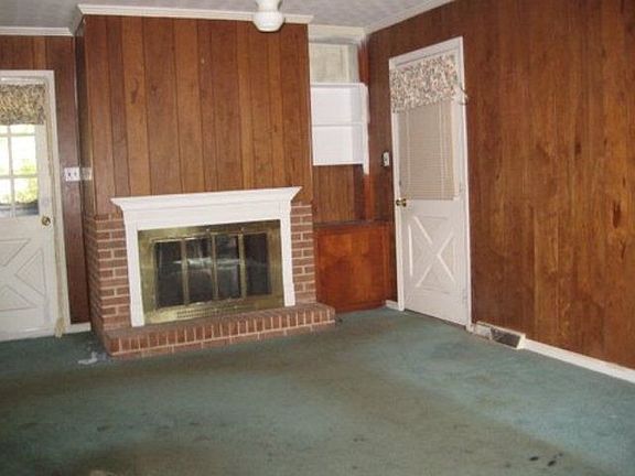 2nd image of 3265 Clairmont Ave