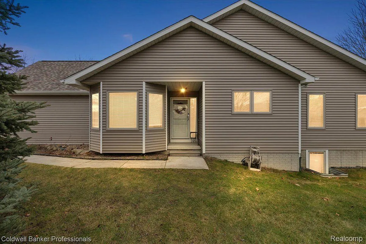 9179 Nicole Ln photo 1