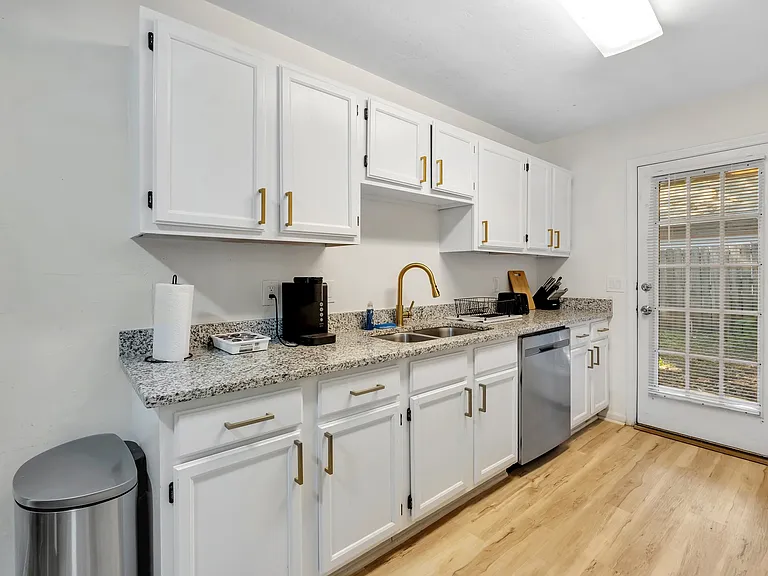 1324 Hancock St #A — Photo 10