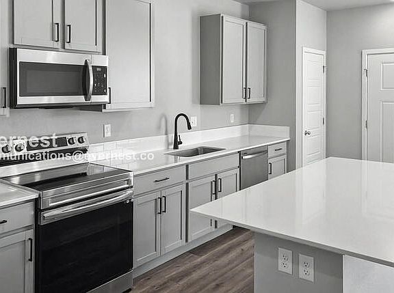 4th image of 235 Molinar St