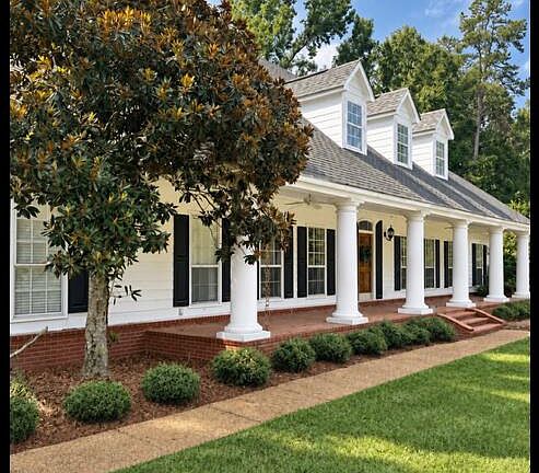 2nd image of 3709 Lyles Dr