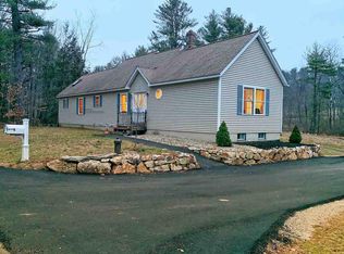 8 Mountain Rd, Deerfield, NH 03037