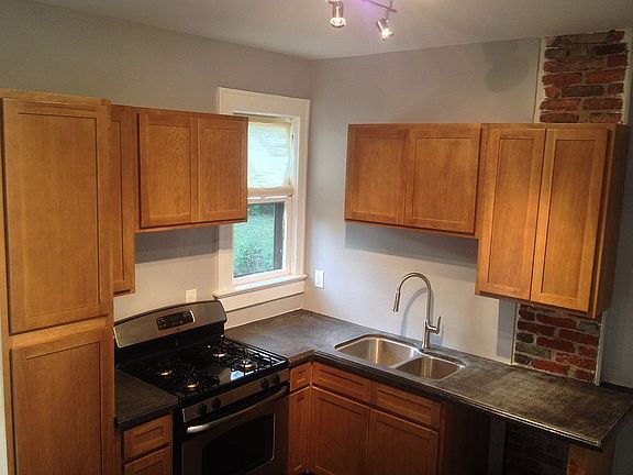 2nd image of 379-381 Woodland Ave