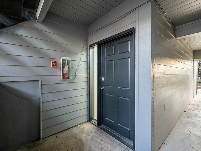 French Chateau Apartments — Photo 30