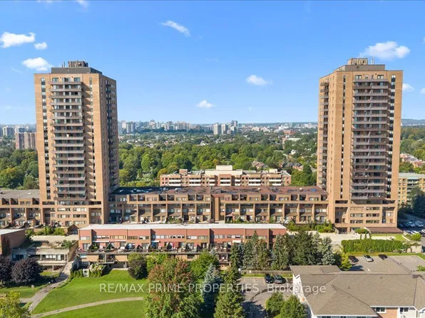 525 Saint Laurent Blvd #4, Ottawa, ON K1K 2Z9