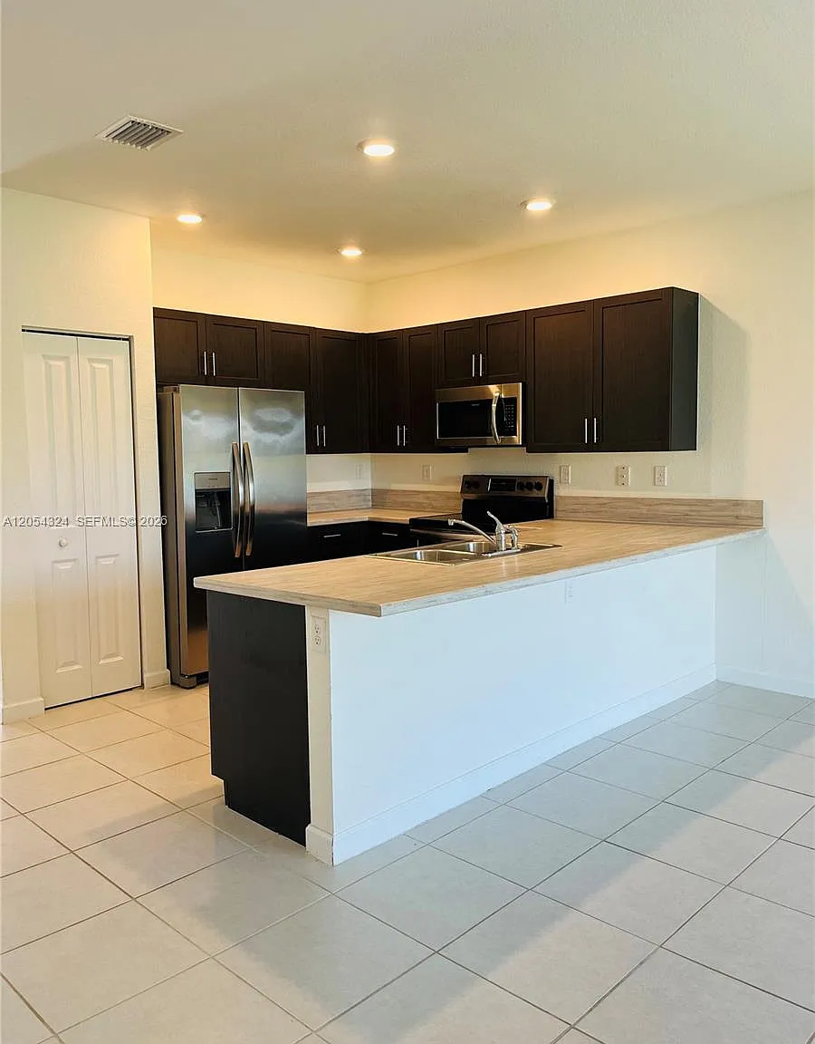 Enclave South Phase 2 — Photo 1