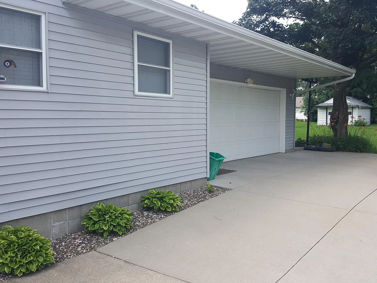 4 bed, 2000 sqft, $1,700 — Photo 2