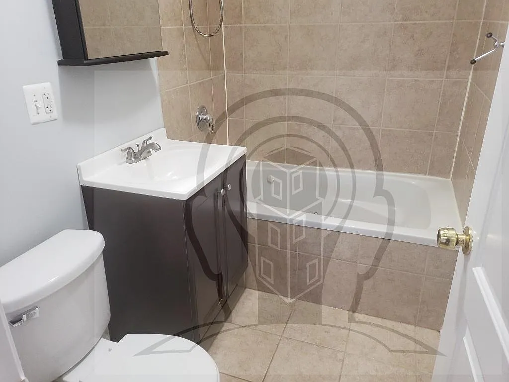 2 bed, 1.0 bath, $2,150 — Photo 2