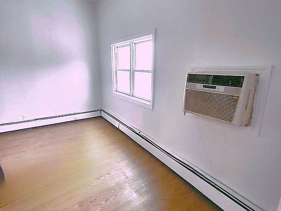5th image of 429 Columbia St