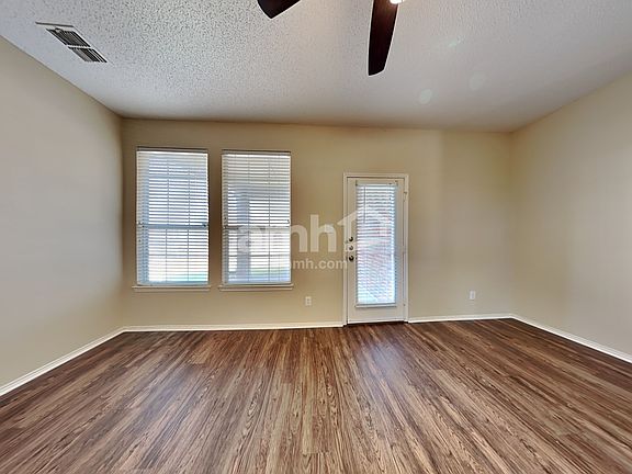 5th image of 1764 Lake Breeze Dr