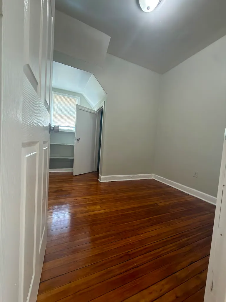 4 bed, 1200 sqft, $2,495 — Photo 3