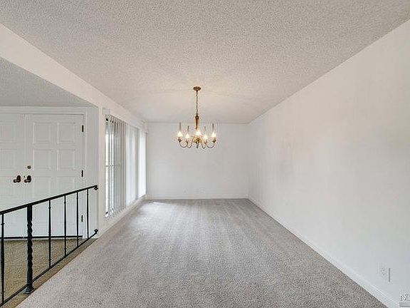 5th image of 51 Emerald Cir