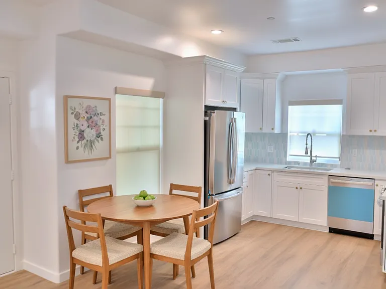 65 N Sierra Bonita Ave — Photo 3