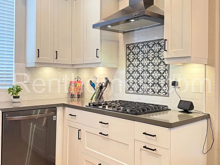 2760 Farragut Rd #113 — Photo 9