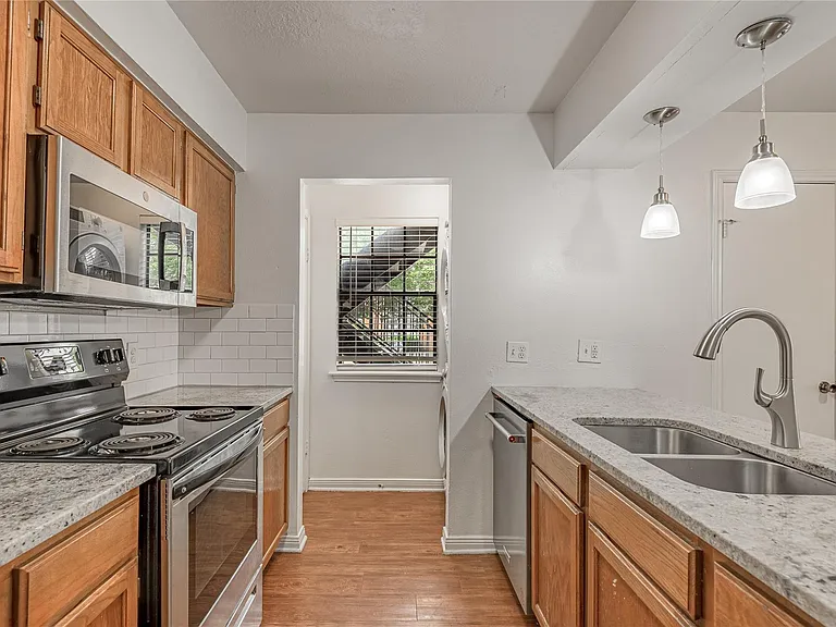 2402 Sycamore Ave #E1 — Photo 11
