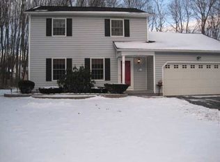 21 Esopus Dr, Clifton Park, NY 12065