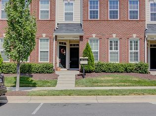 19446 Promenade Dr, Leesburg, VA 20176