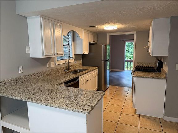 3rd image of 1020 Dassow Ct
