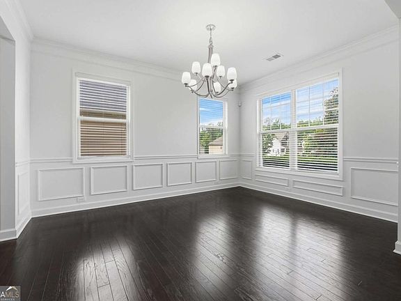 5th image of 4865 Alexandria Ave