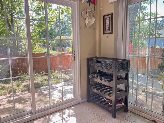 4th image of 210 Darbytown Pl