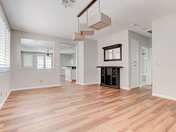 2nd image of 325 Brilliant Summit Cir