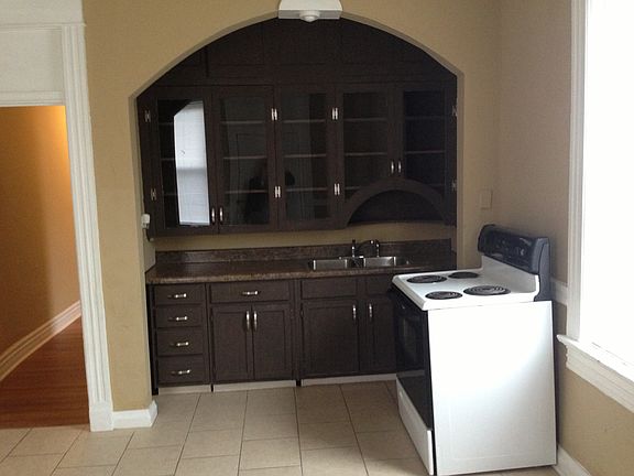 4th image of 2154 Delmar Ave