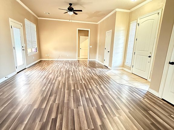 2nd image of 3905 Presidio Dr