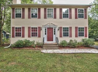 8162 Mayfair Rd, Tobyhanna, PA 18466