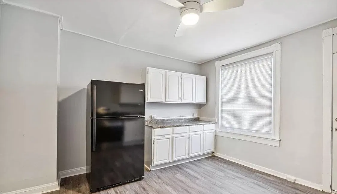 3 bed, 1260 sqft, $1,950 — Photo 4