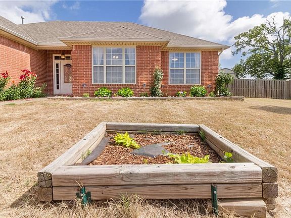 4th image of 1130 Shiraz Dr
