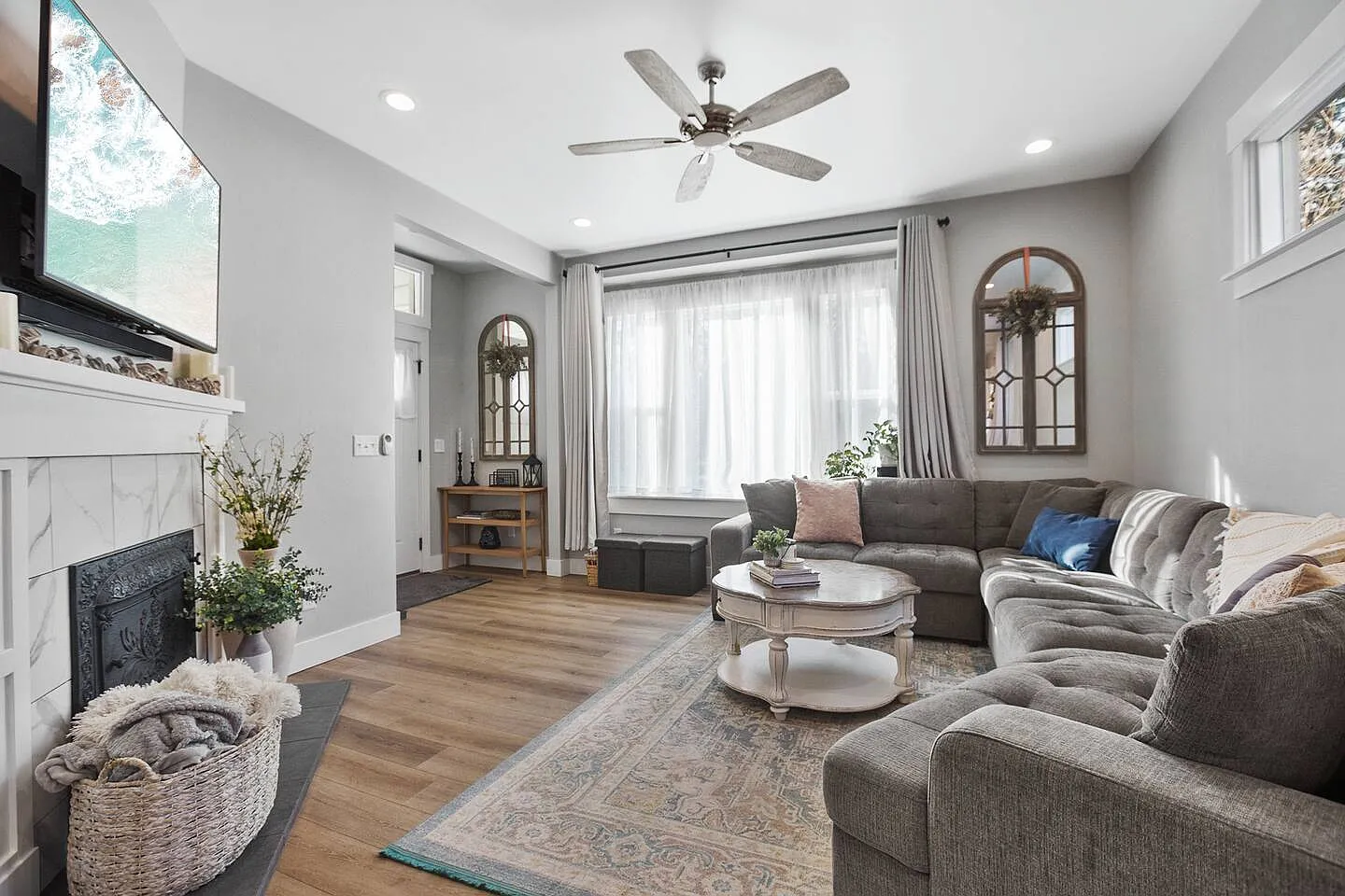 2 bed, 1300 sqft, $1,900 — Photo 2