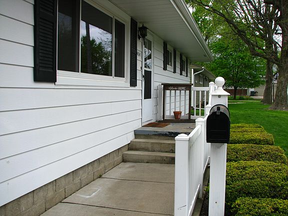 2nd image of 404 Sunset Dr