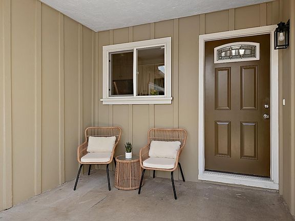 3rd image of 1611 Willowgate Dr