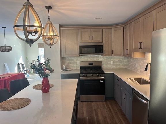 4th image of 9 Riverbank Cir Unit 9