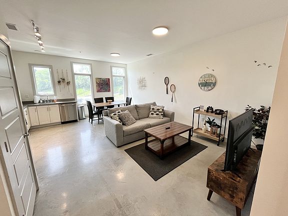 4th image of 374 Herron Dr #8