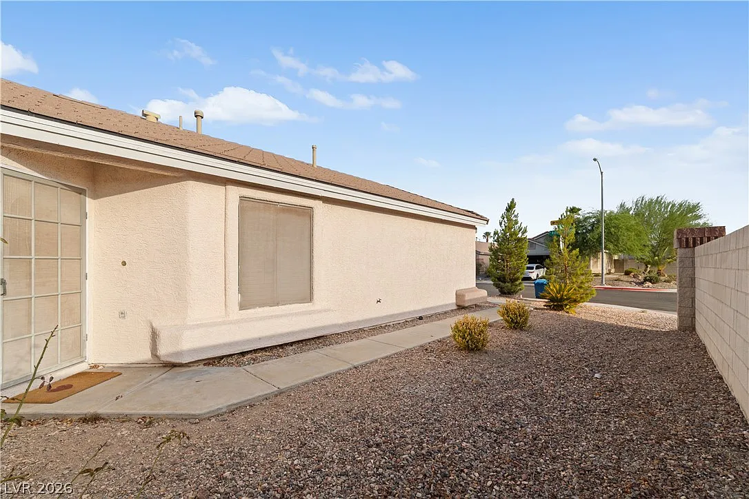 4 bed, 2.0 bath, 1409 sqft, $1,995 — Photo 3