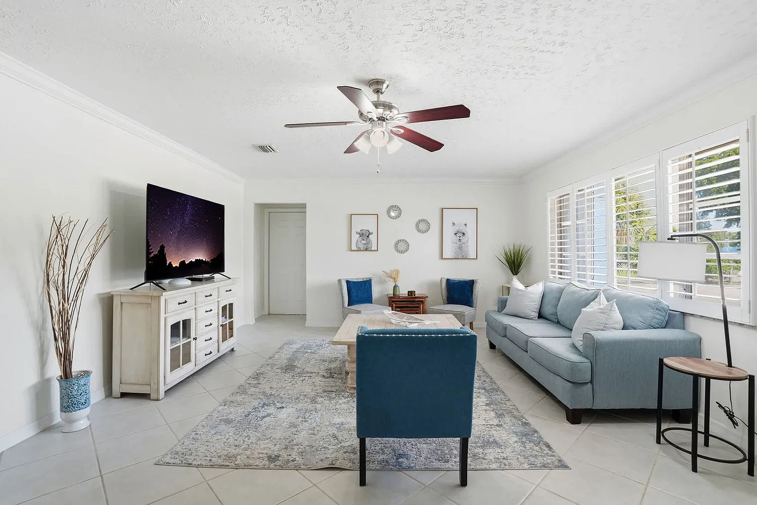 3 bed, 2.0 bath, 1657 sqft, $4,445 — Photo 3