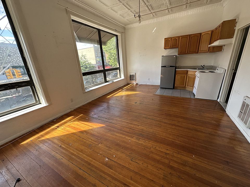 1st image of 30-59 Steinway St #2D